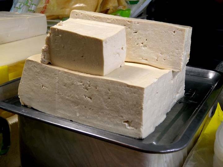 maschinell hergestellter Tofu