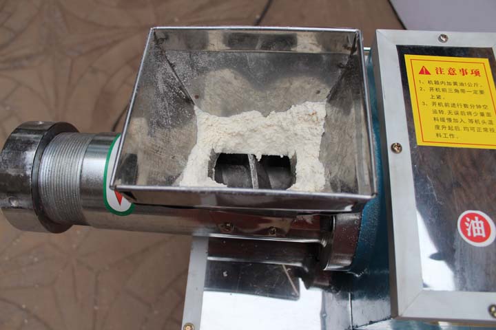 pasta machine inlet