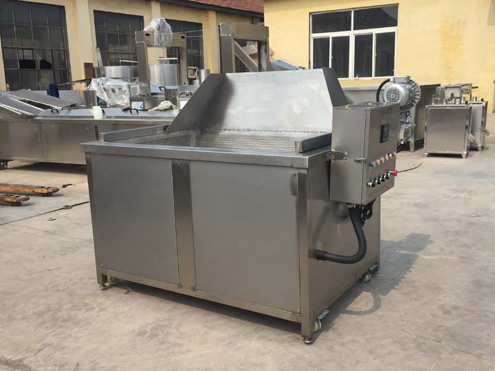 Batch frying machine with gas heating