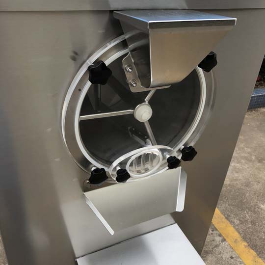 dettagli della macchina per la lavorazione del gelato duro
