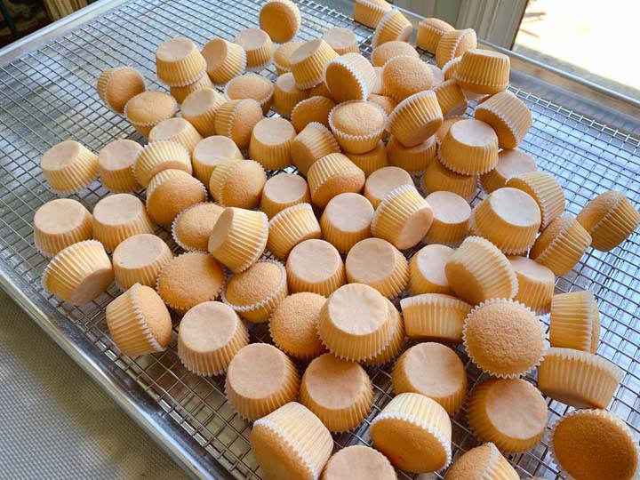 Cupcakes realizzati dal riempitivo automatico di torte